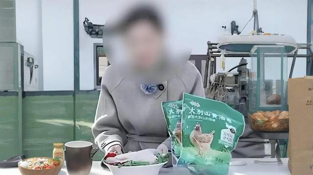 董宇辉被“麻黄鸡”绊了一跤？