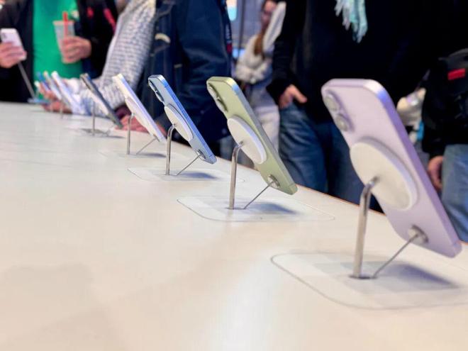 内存涨价潮席卷产业链,iPhone 18定价成谜 内存涨价潮席卷产业链,iPhone 18定价成谜