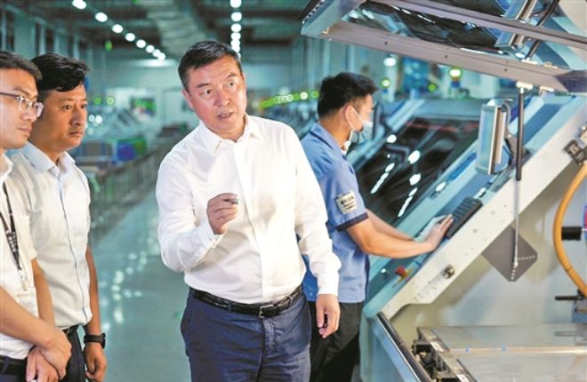 甘肃退伍老兵，抱紧黄仁勋，狂揽上千亿