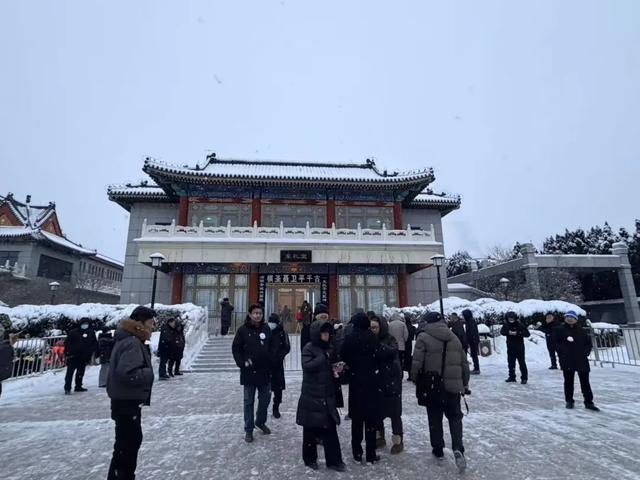 千人冒雪送“棋圣”，韩国“围棋皇帝”曹薰铉专程道别：盼未来与聂老天堂对弈