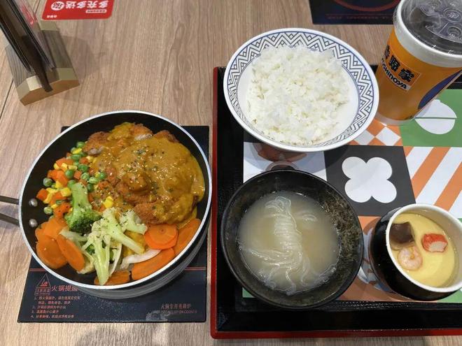 顾客自己炒!吉野家爆改新店型 顾客自己炒!吉野家爆改新店型