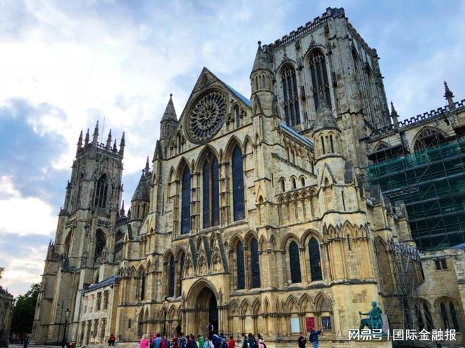 中英“要一起干事儿” 中英“要一起干事儿”