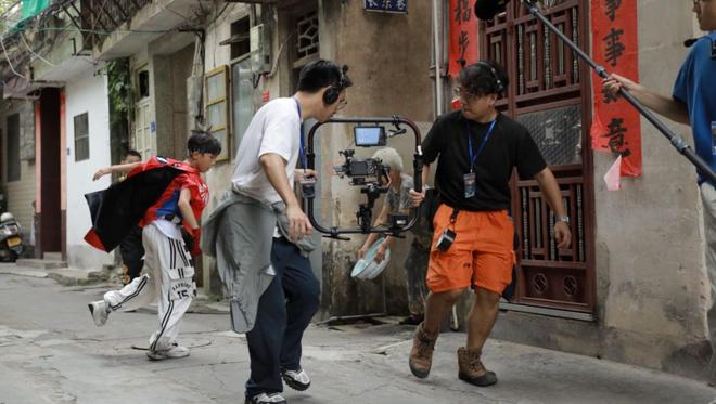 一根黄色胶带,给他拽来了16个亿 一根黄色胶带,给他拽来了16个亿