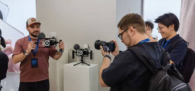 一根黄色胶带,给他拽来了16个亿 一根黄色胶带,给他拽来了16个亿