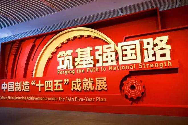 从产品到符号,解析问界M9重塑豪华价值标杆的深层逻辑 从产品到符号,解析问界M9重塑豪华价值标杆的深层逻辑