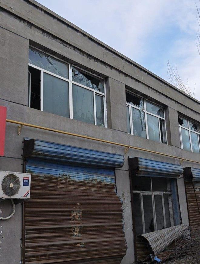 探访包钢板材厂爆炸事故现场：工人被气浪掀飞，直径数米铁球飞射数公里砸塌了一栋二层楼