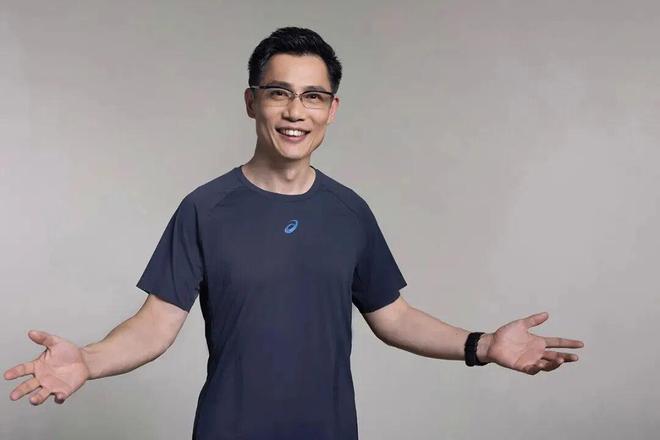 一年吸金330亿，低调跑鞋卖爆中国