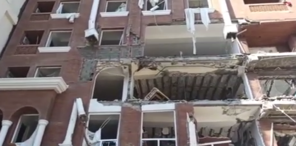 突发!伊朗一栋楼房发生爆炸,伊媒否认革命卫队海军司令遭暗杀!伊朗军方:已完成备战随时待发 突发!伊朗一栋楼房发生爆炸,伊媒否认革命卫队海军司令遭暗杀!伊朗军方:已完成备战随时待发